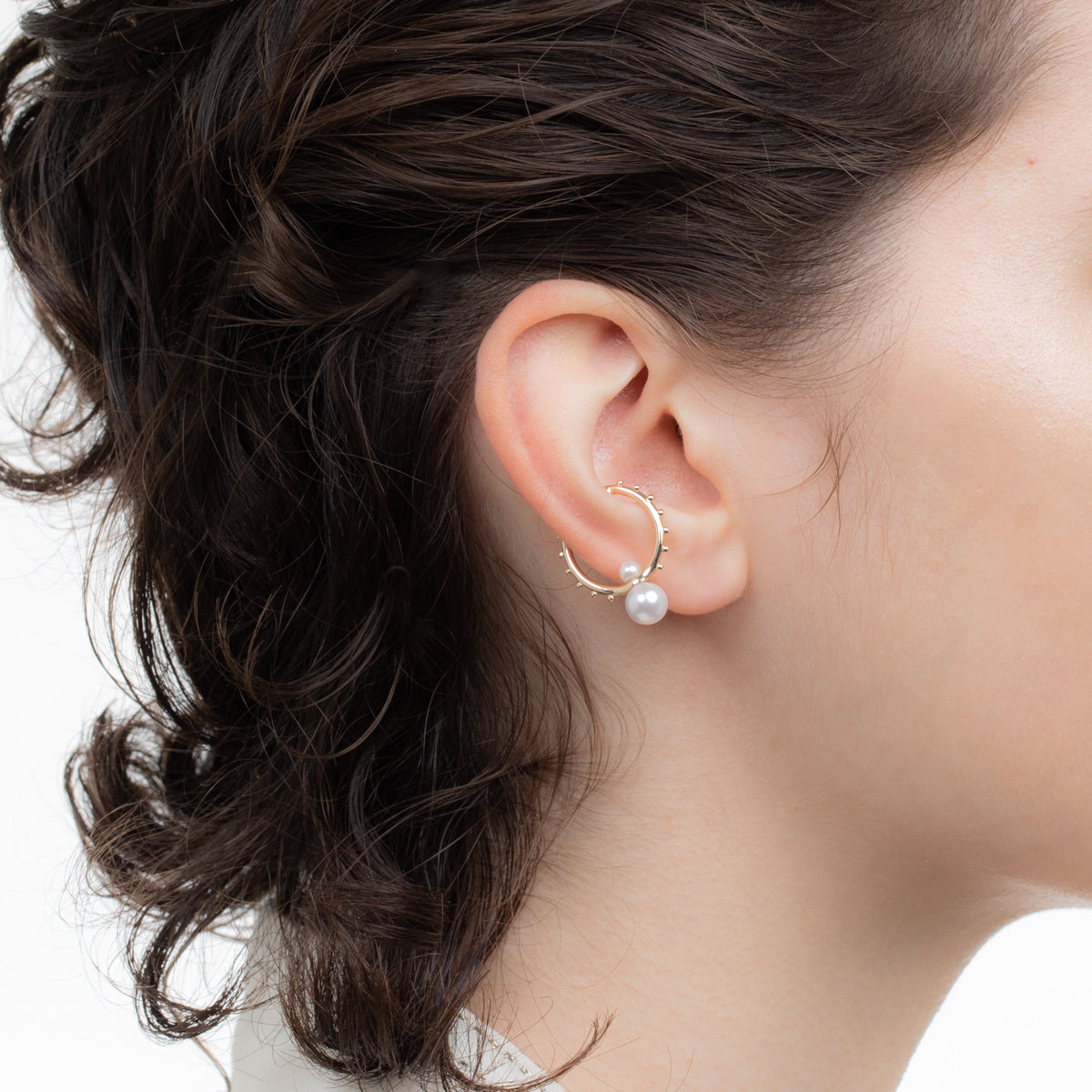 SEA ANEMONE Akoya Pearl Ear Cuff
