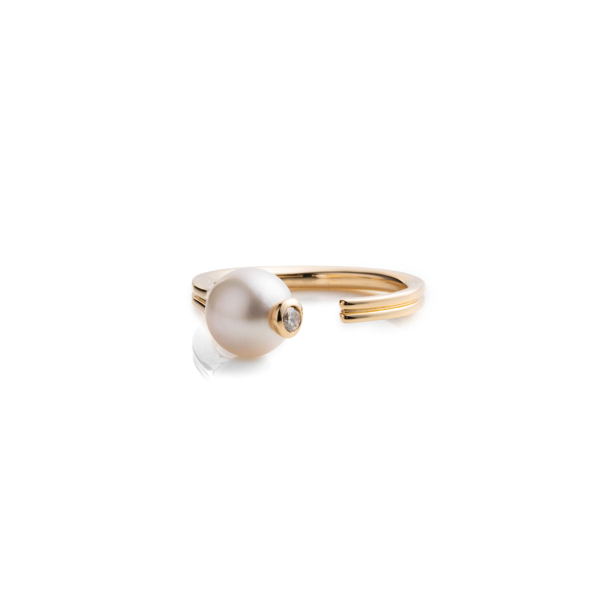 BELUGA Akoya Pearl Diamond Ring