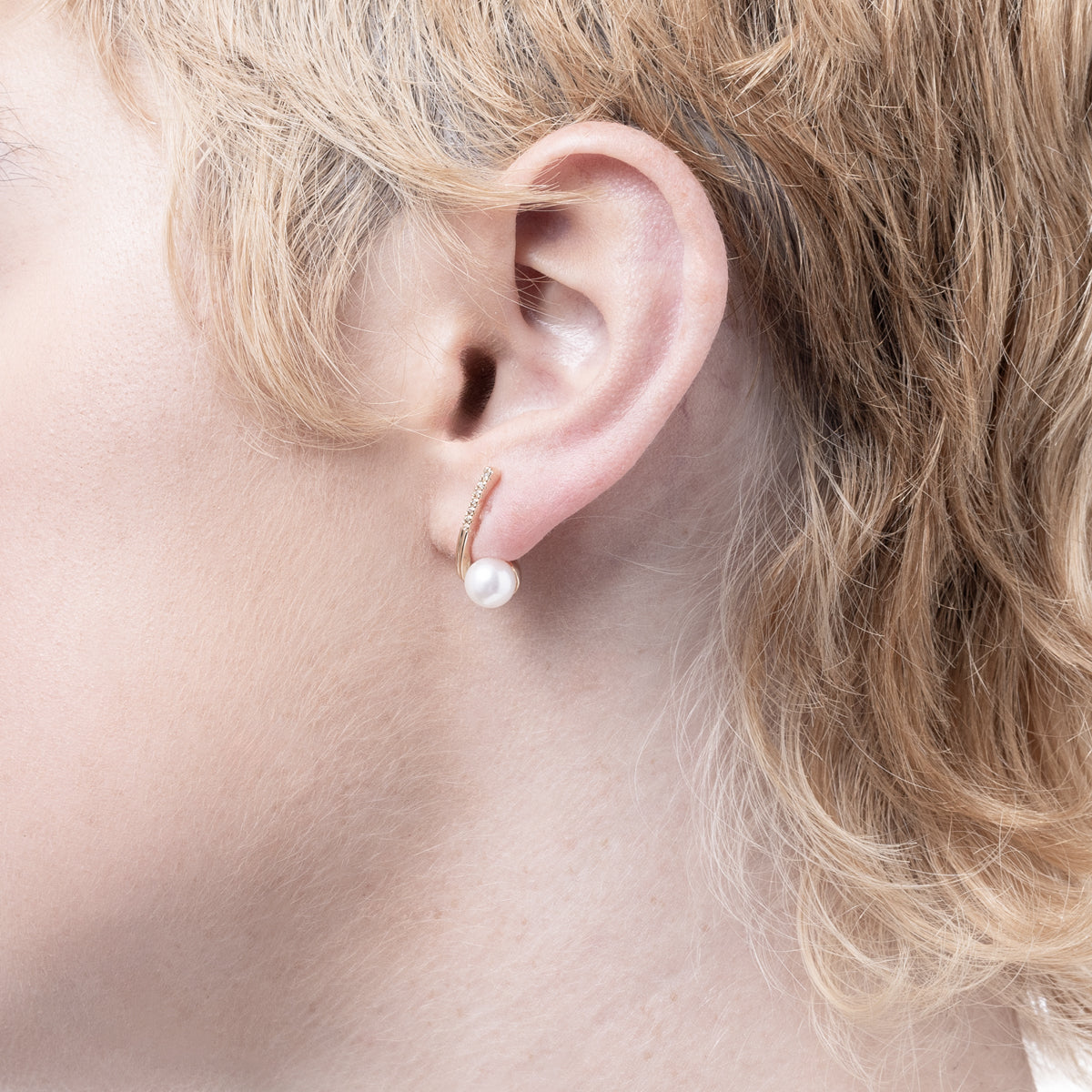 DROSERA  Diamond Akoya Pearl Earring
