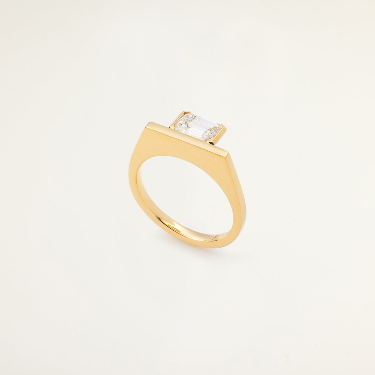 【Made-To-Order】L.a.brown HYPNOTIC Emerald Cut Diamond Ring