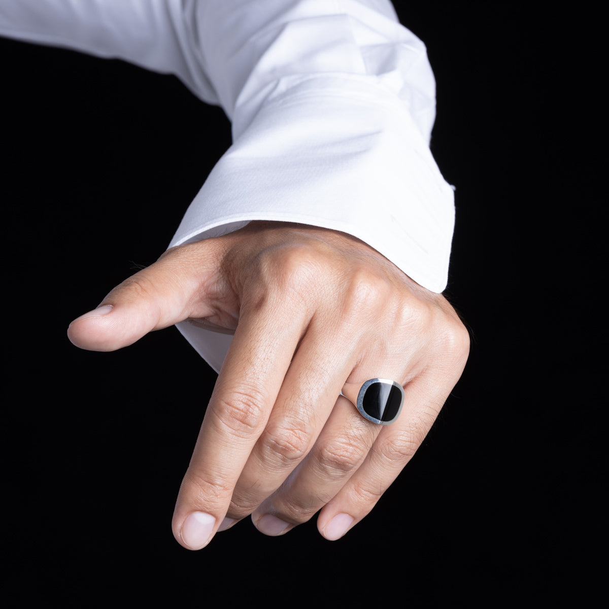 EQUINOX-Pyramid Onyx Ring Medium size