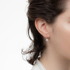 SEA ANEMONE Akoya Pearl Huggie Hoop Earring Small size