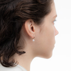 SEA ANEMONE Akoya Pearl Huggie Hoop Earring Small size